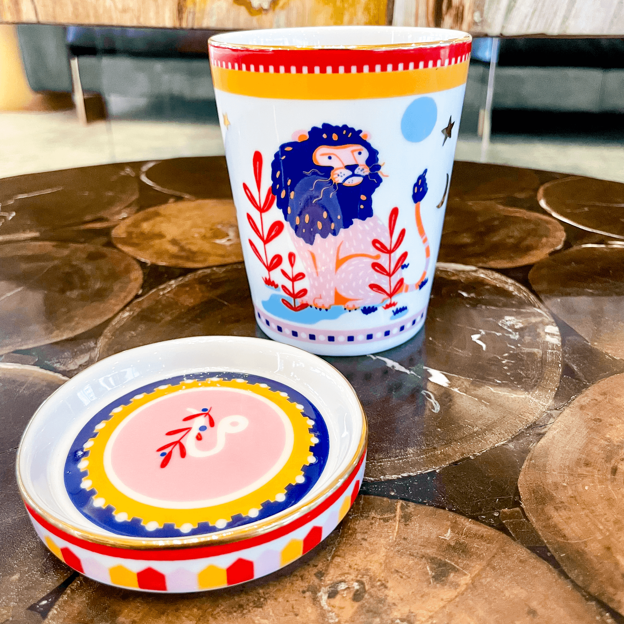 Cup with Lid/Saucer - Leo - Zodiac Vibe - Baci Milano