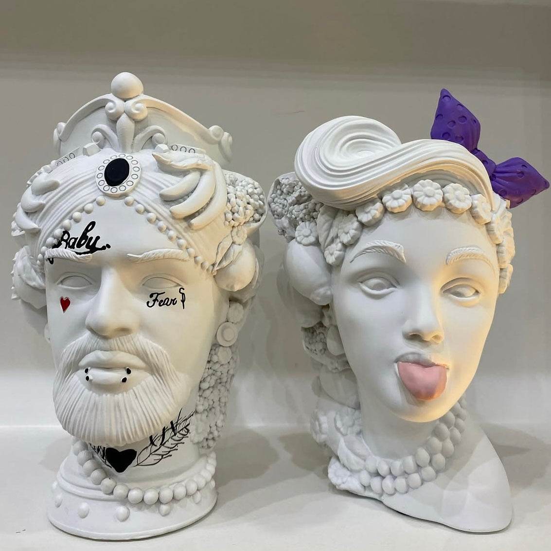 Head Statue - L'Irreverente in White - Sagrada Familia - Baci Milano