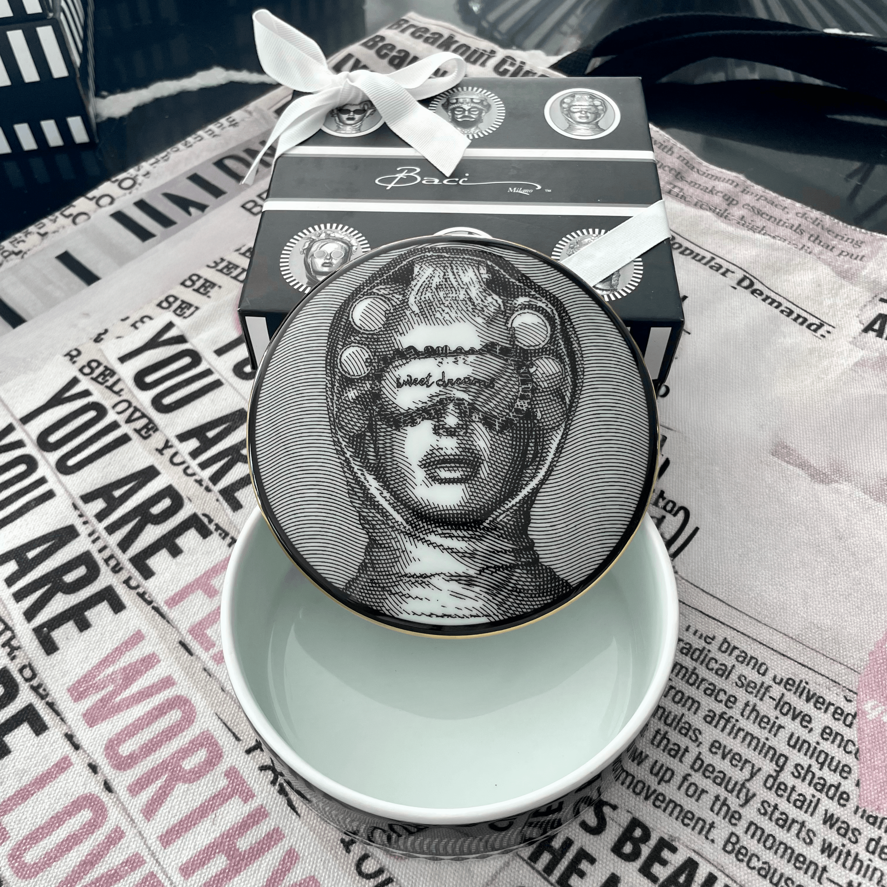 Porcelain Round Box - La Sognatrice - Sagrada Familia - Baci Milano